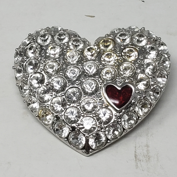 Sparkling Shakira Caine crystal heart pendant pin - Picture 1 of 6